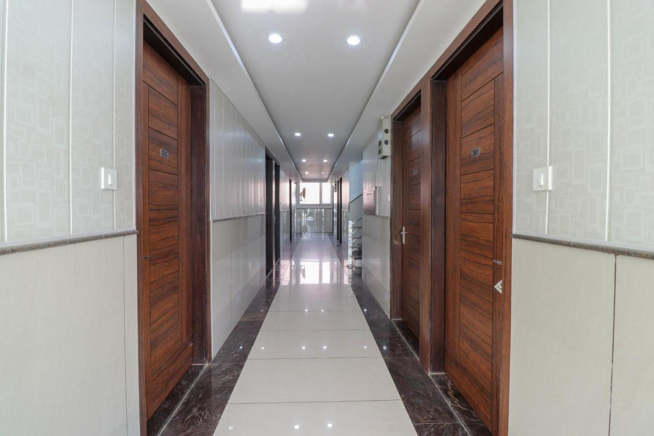 Capital O 76444 Hotel Hill-Top Inn Narendra Nagar Luaran gambar